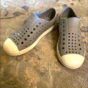 Native Shoes Boys size C13, Grey.